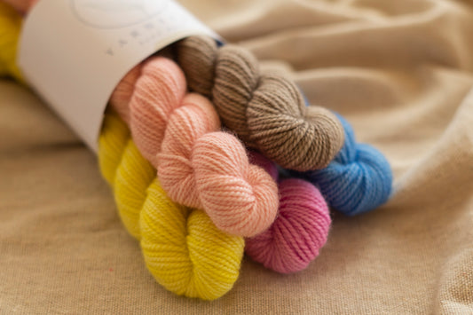 19062402 / Set of mini skeins