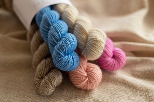 19062401 / Set of mini skeins