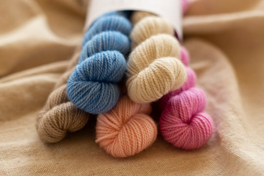 19062401 / Set of mini skeins